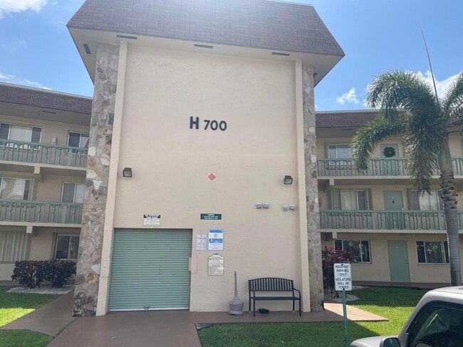 Photo - 700 Village Green Ct Unit H101