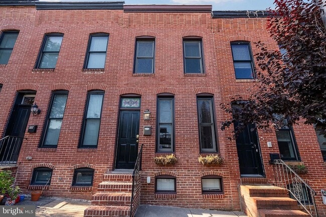 Photo - 3215 Fleet St