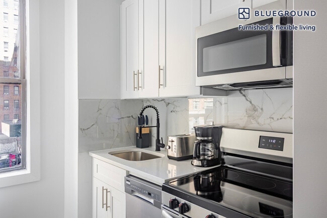 Photo - 161 W 54th St Unit FL3-ID1853