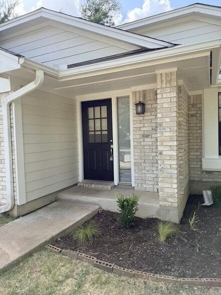 Photo - 1920 White Oak Cir