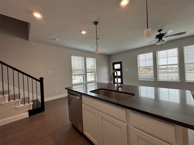 Photo - 388 Greenhouse Dr