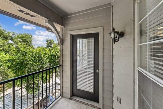 Balcony - eaves North Dallas