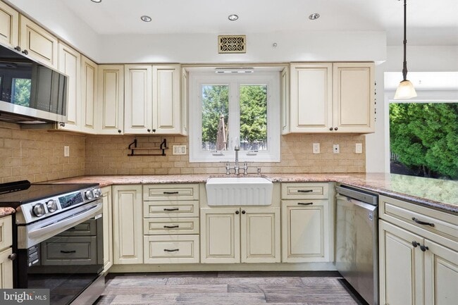 Photo - 1272 Knox Dr