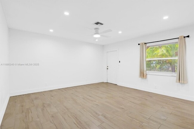 Photo - 1109 NE 6th Ave Unit 2