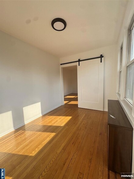 Photo - 688 Kingsland Ave