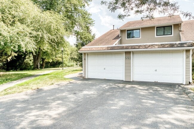 Photo - 592 Mountain Rd