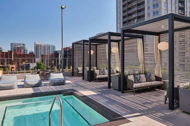 Photo - 540 N Orleans St Unit ID407382P