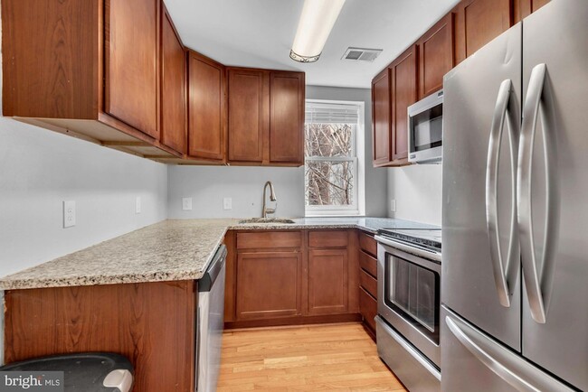 Photo - 210 W Read St