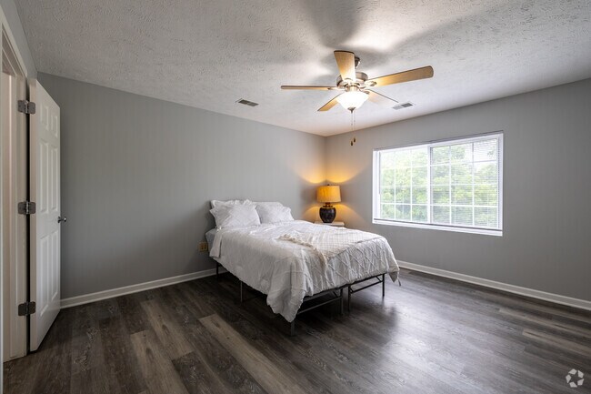 1BR, 1BA - 930SF - Bedroom - Valley View Estates