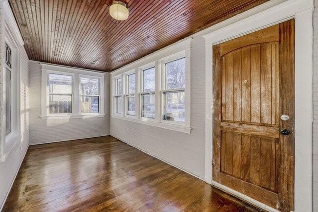 Photo - 2939 Russell Ave N