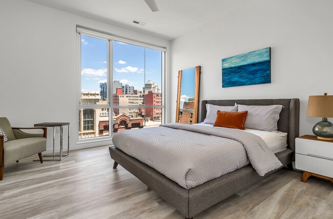 The Blonde bedroom - The Blonde