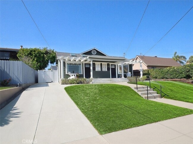 Photo - 446 W 40th St