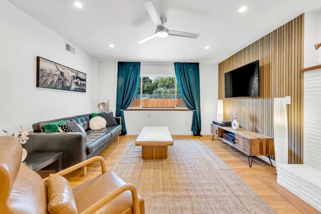 Photo - 6836 S Land Park Dr Unit SI ID1473530P