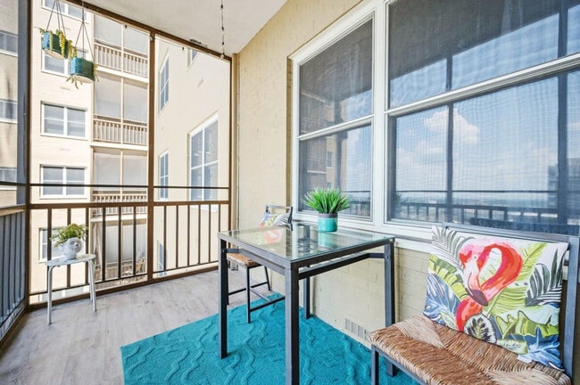 Photo - 300 W Peachtree St NW Unit ID1299377P