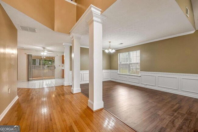 Photo - 4392 Windmoor Dr NW