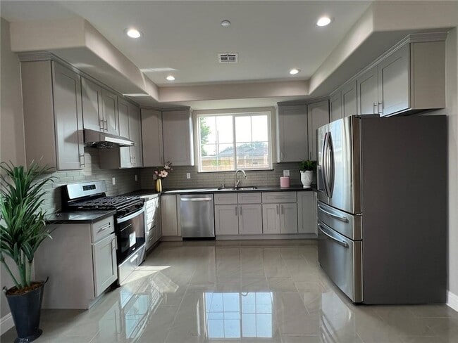 Photo - 3858 Delta St