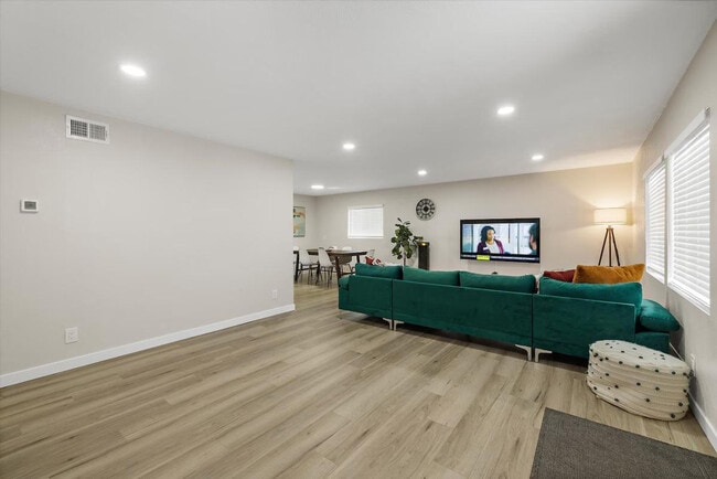 Photo - 2410 W Bruneau Pl Unit SI ID1491657P