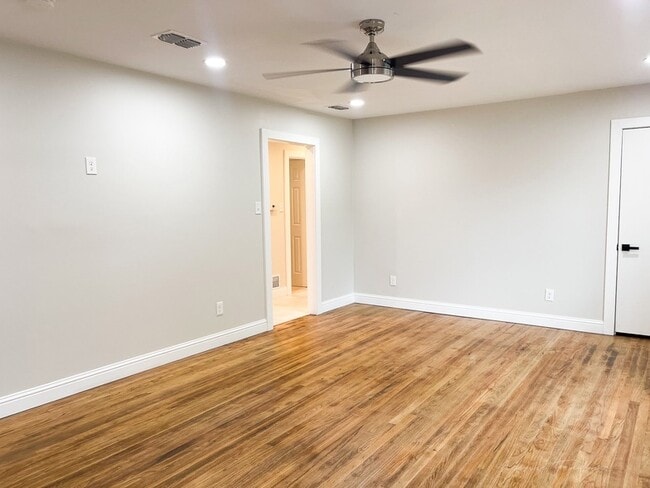 Photo - 722 E Strong Pkwy