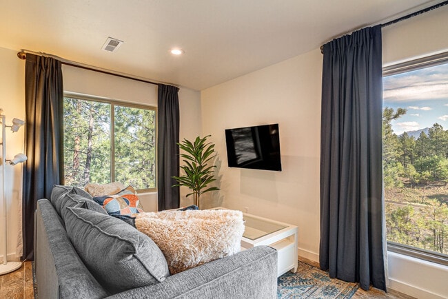 Building Photo - 3561 W Kiltie Loop Unit SI ID1623802P