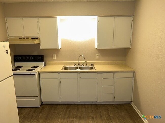 Photo - 105 E Reagan Ave