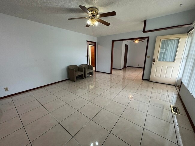 Photo - 1417 Matthew Dr