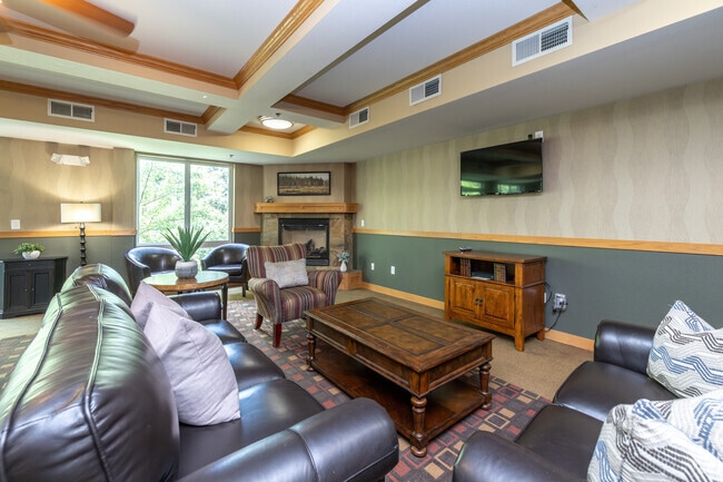 Club Room - Lakeville Woods