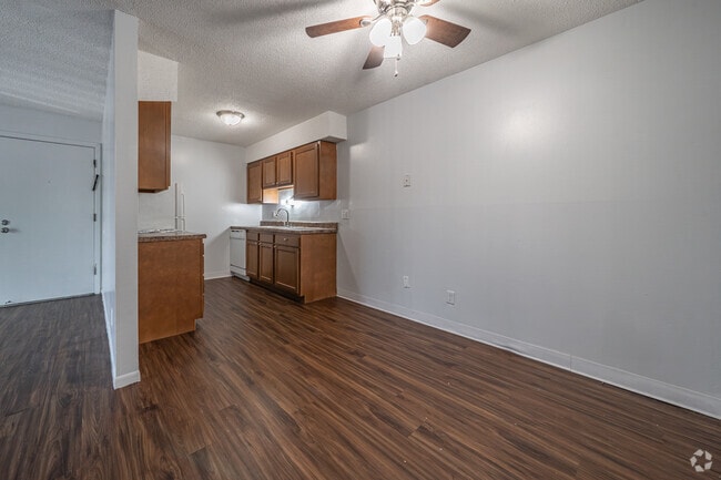 2BR, 1BA - 925SF - Dining Room - Glenbrook Apartments
