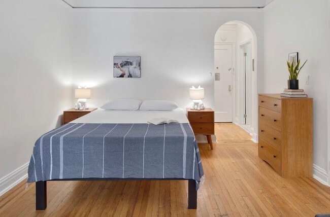 Photo - 230 E 10th St Unit ID1358387P