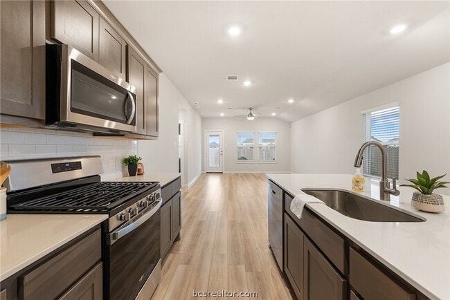 Building Photo - 918 Kickapoo Ln