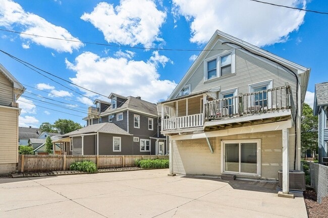 Photo - 1660 N Marshall St
