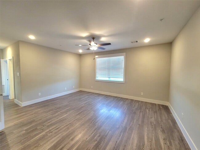 Photo - 1620 Crestdale Dr Unit 2105