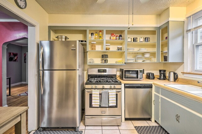 Photo - 10431 S Eberhart Ave Unit ID1306448P