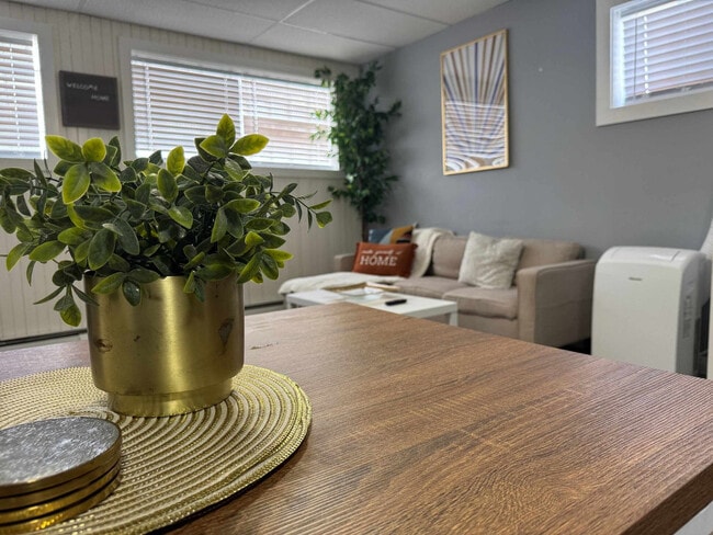 Building Photo - 508 Elm St Unit ID1347754P