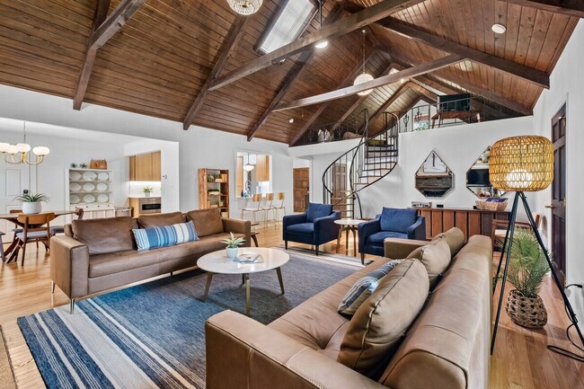 Photo - 103 SW E St Unit ID1221849P