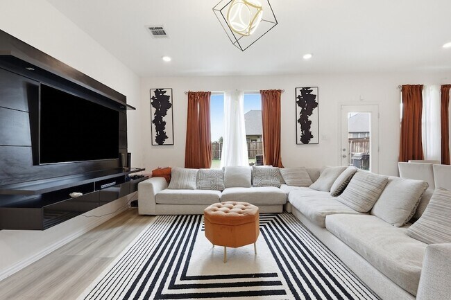 Photo - 1728 Pegasus Dr