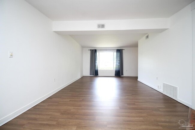 Photo - 3875 Arbutus Dr