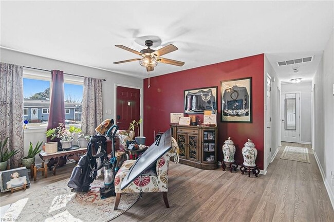 Photo - 840 Churchill Terrace