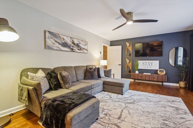 Building Photo - 425 Plantation Rd SW Unit ID1234811P