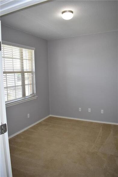 Photo - 108 Quarry Ln