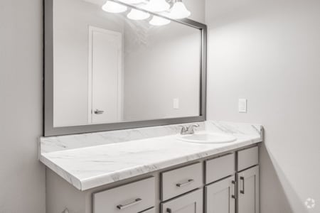 1BR,1BA - 644SF - Oaks at Creekside Apartments