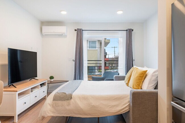 Photo - 4322 Winslow Pl N Unit SI ID1035998P
