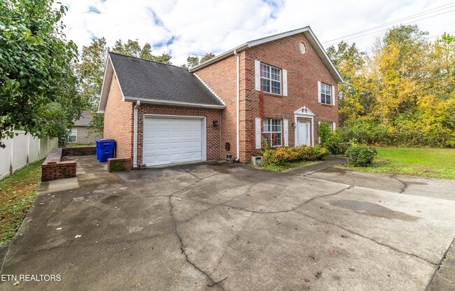 Photo - 203 Sweetgum Ln