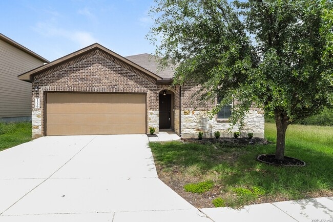 Building Photo - 1330 Plaza Lake Dr