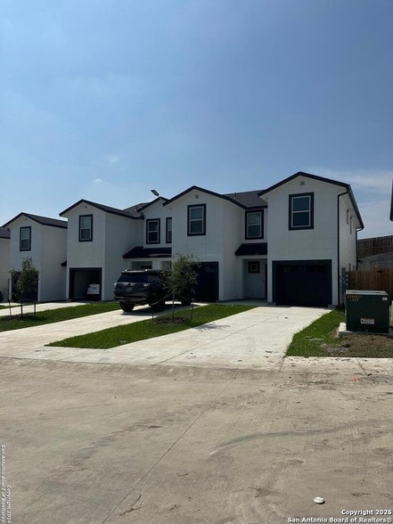 Building Photo - 8407 V. Verona