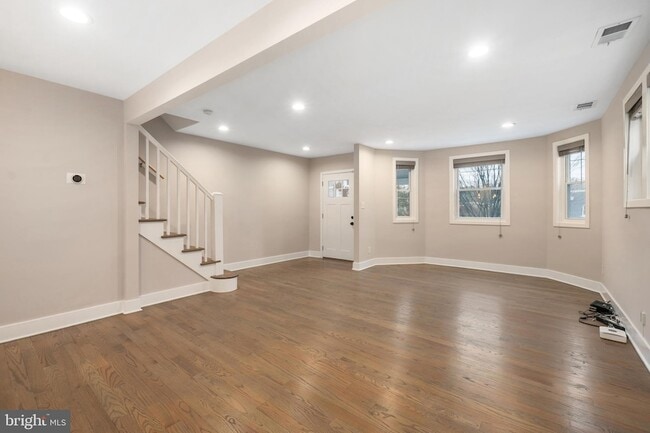 Photo - 50 53rd St SE