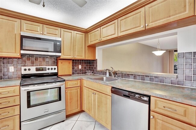 Photo - 4615 Carambola Cir S