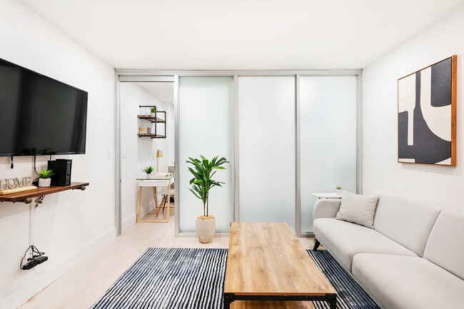 Building Photo - 244 E 75th St Unit SI FL2-ID1021844P