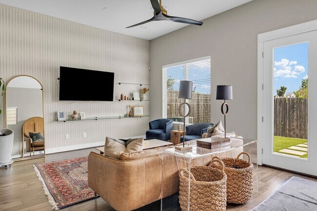 Photo - 806 Thornton Rd