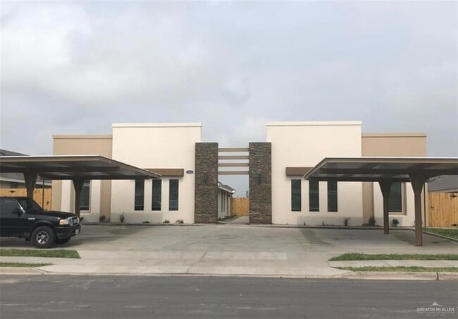 Building Photo - 701 Cathedral Hl Unit 1