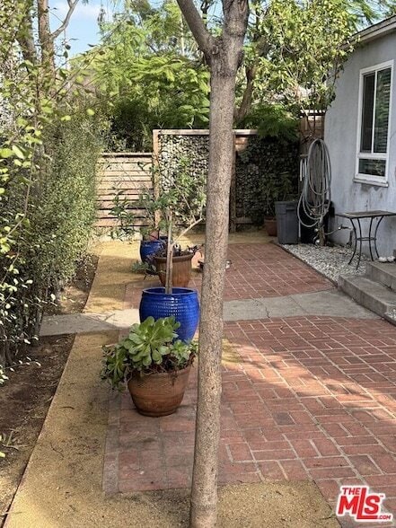 Photo - 2037 Stewart St